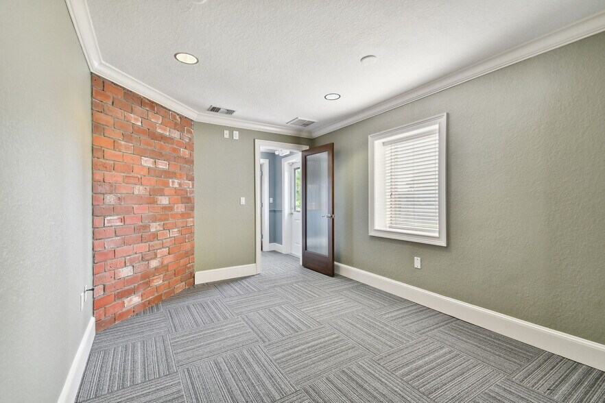 More Photos Of 1137 Bartow Rd, Lakeland Office For Lease