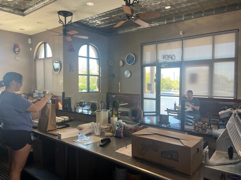 More Photos Of 169 Hwy @ NW Briarcliff Pky, Kansas City Unknown For Lease