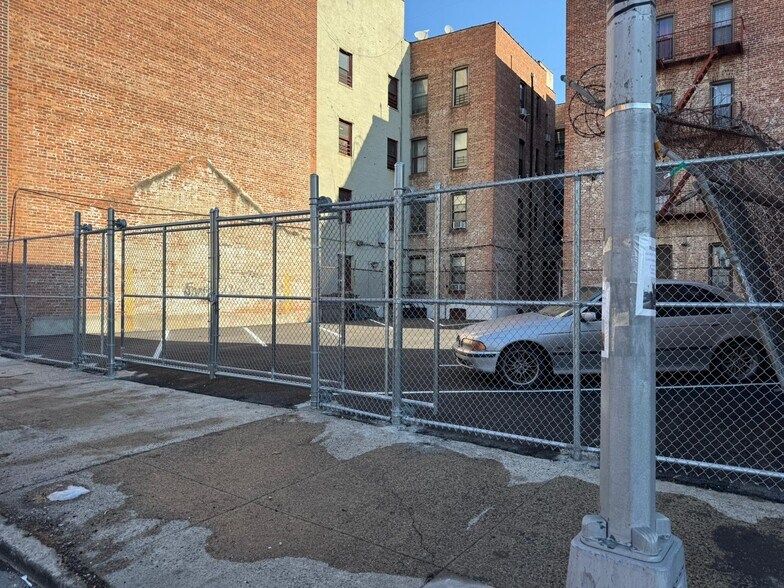 Primary Photo Of 221 Veronica pl, Brooklyn Land For Lease