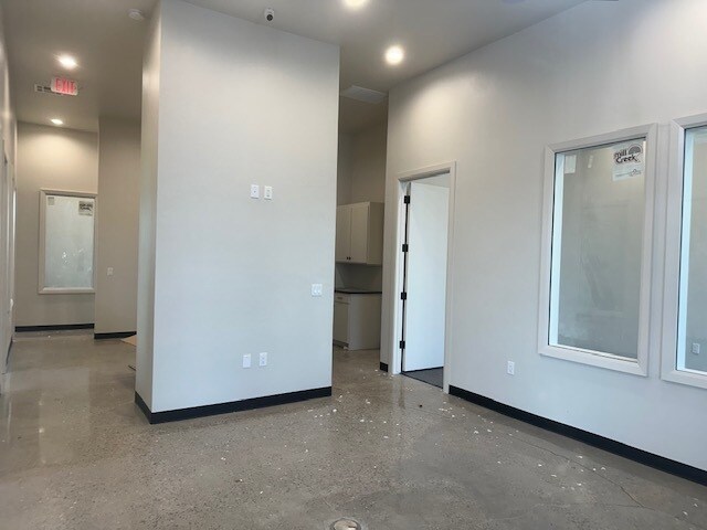 More Photos Of 1010 S Santa Fe Ave, Moore Office For Sale