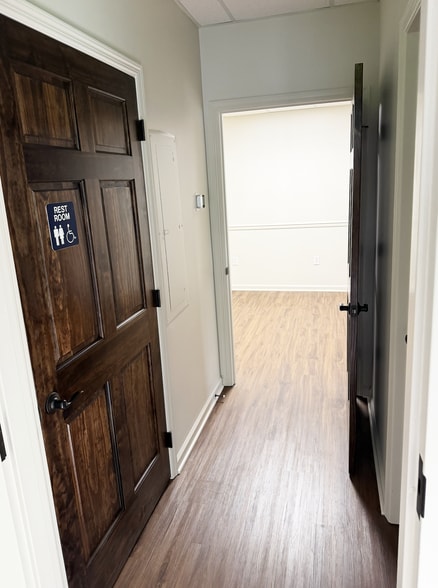 More Photos Of 300-304 Montvue Rd, Knoxville Office For Lease