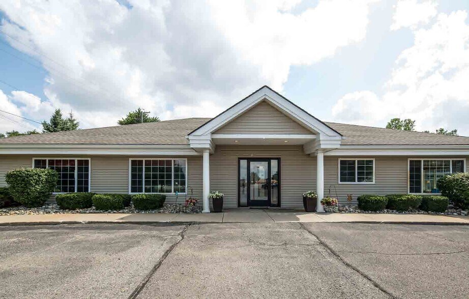 Primary Photo Of 9125 Highland Rd, White Lake Daycare Center For Lease