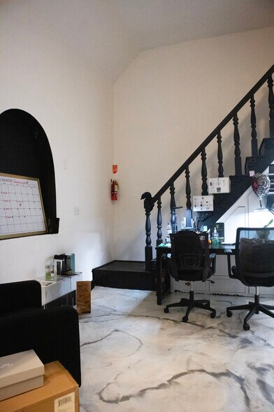 More Photos Of 1257-1261 N La Brea Ave, Los Angeles Freestanding For Lease