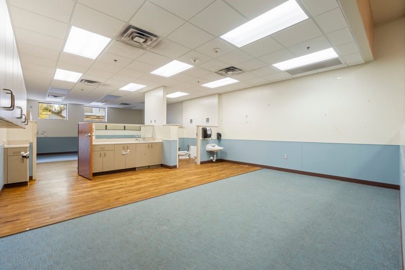 More Photos Of 702 E Grand Ave, Ponca City Office For Sale