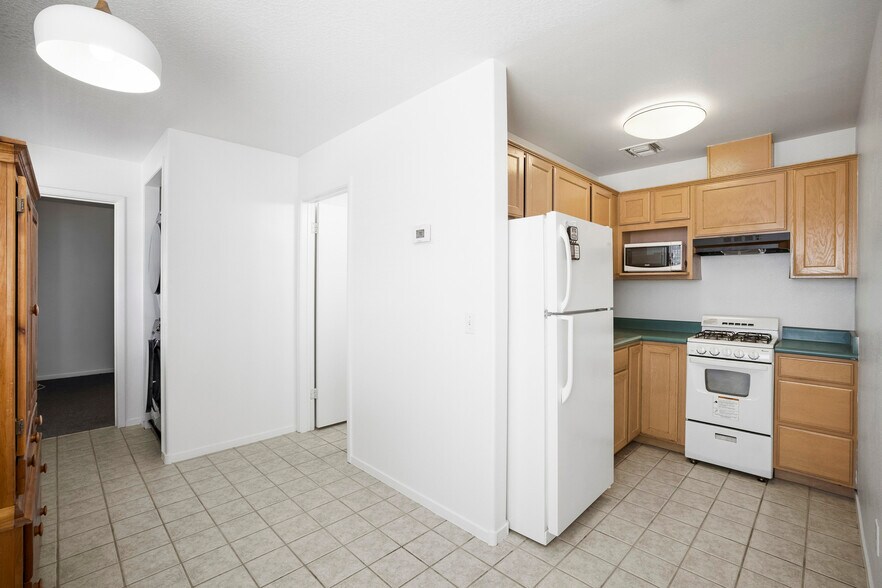More Photos Of 1633-1651 Boulder City Pky, Boulder City General Retail For Sale