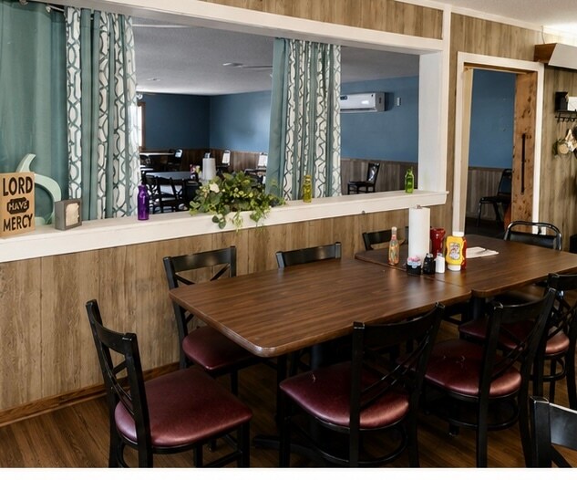 More Photos Of 49 Route Tt, Noel Restaurant For Sale
