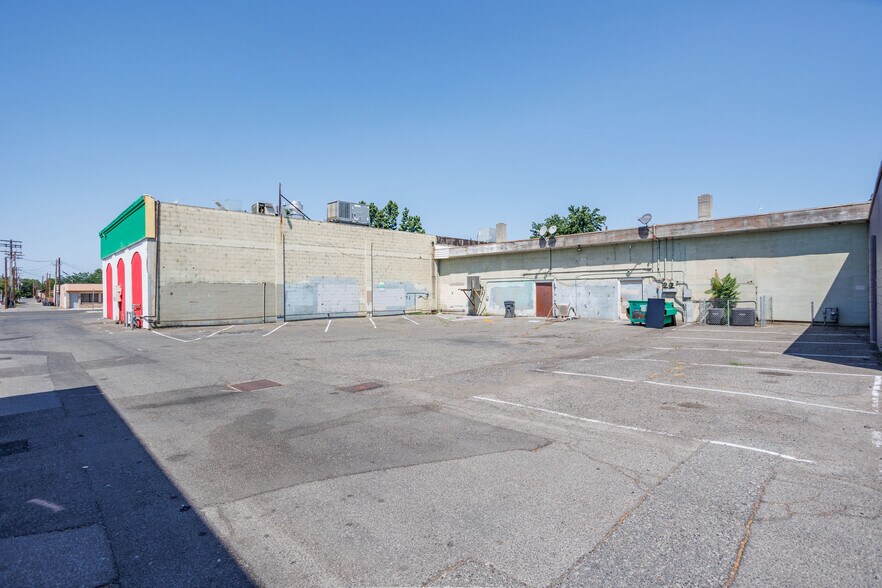 More Photos Of 528 W Clark St, Pasco Restaurant For Sale