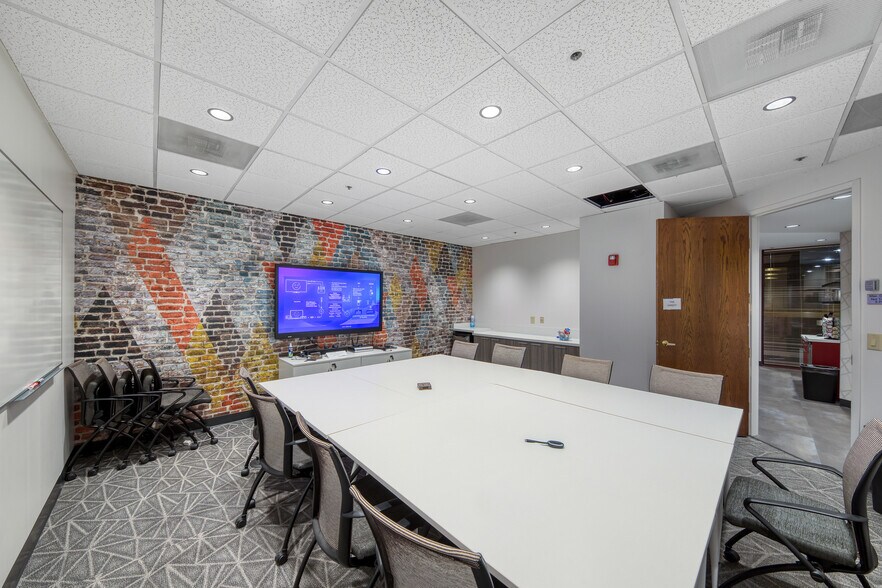 More Photos Of 10 Mansell Ct E, Roswell Unknown For Lease