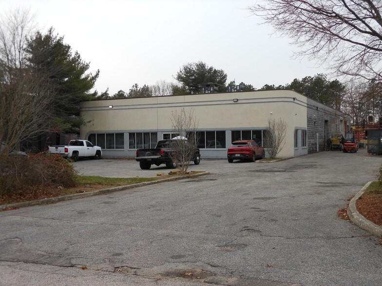 Primary Photo Of 28 Old Dock Rd, Yaphank Warehouse For Sale