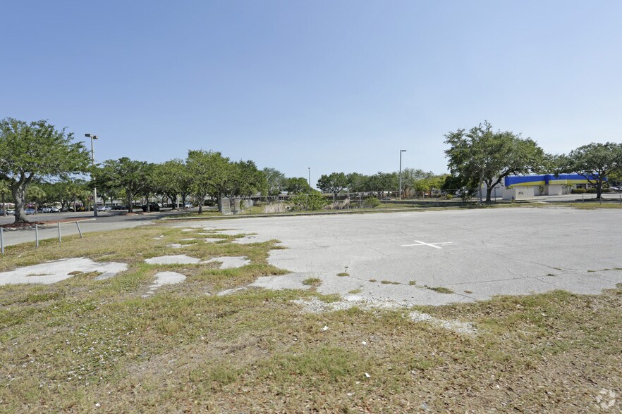 More Photos Of 6156 W 14th St, Bradenton Land For Lease
