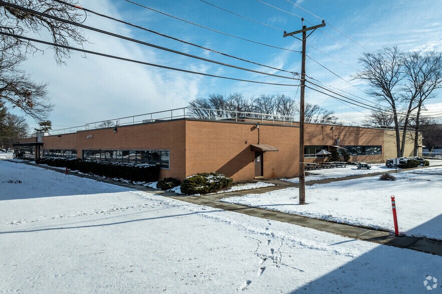 More Photos Of 133 Terminal Ave, Clark Flex For Lease