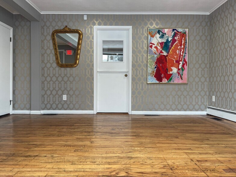 More Photos Of 196 Cottage St, Pawtucket Office For Lease