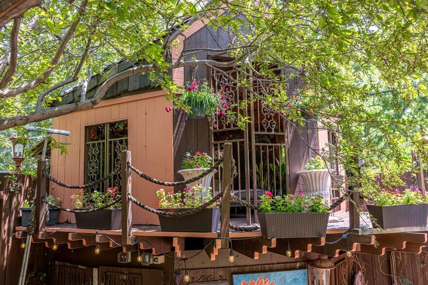 More Photos Of 1272 SW Fillmore St, Topeka Hospitality For Sale