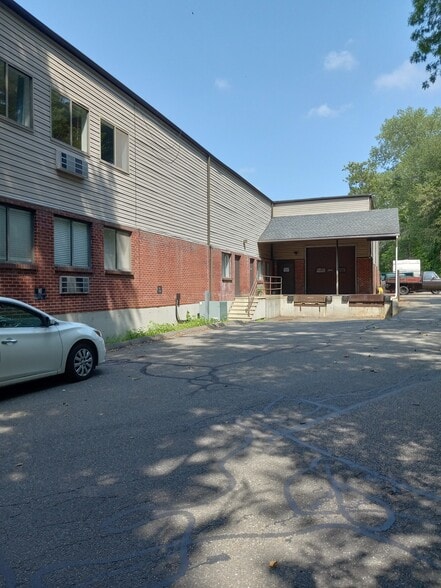 More Photos Of 141 S Main St, Beacon Falls Service For Lease