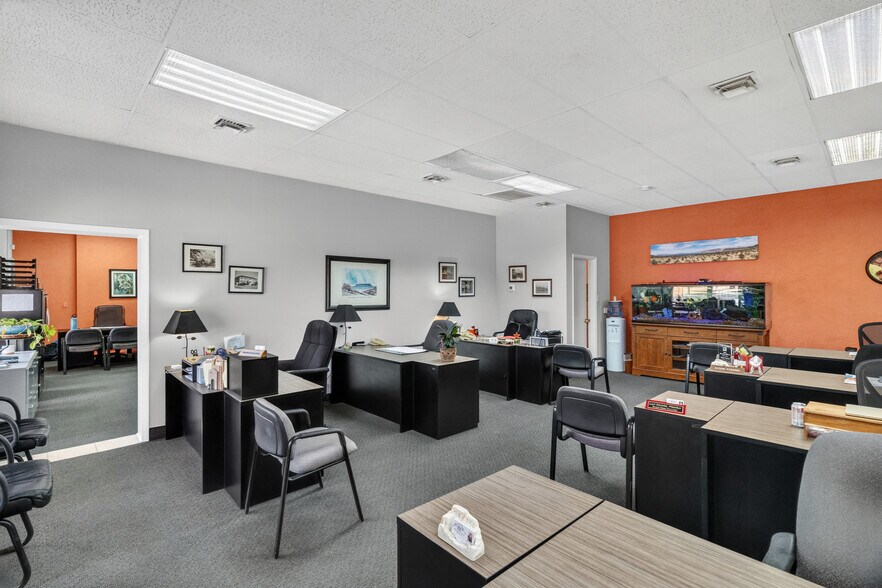 More Photos Of 400 Nevada Way, Boulder City General Retail For Sale