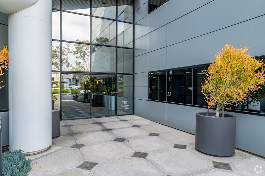 More Photos Of 15707 Rockfield Blvd, Irvine Office For Lease