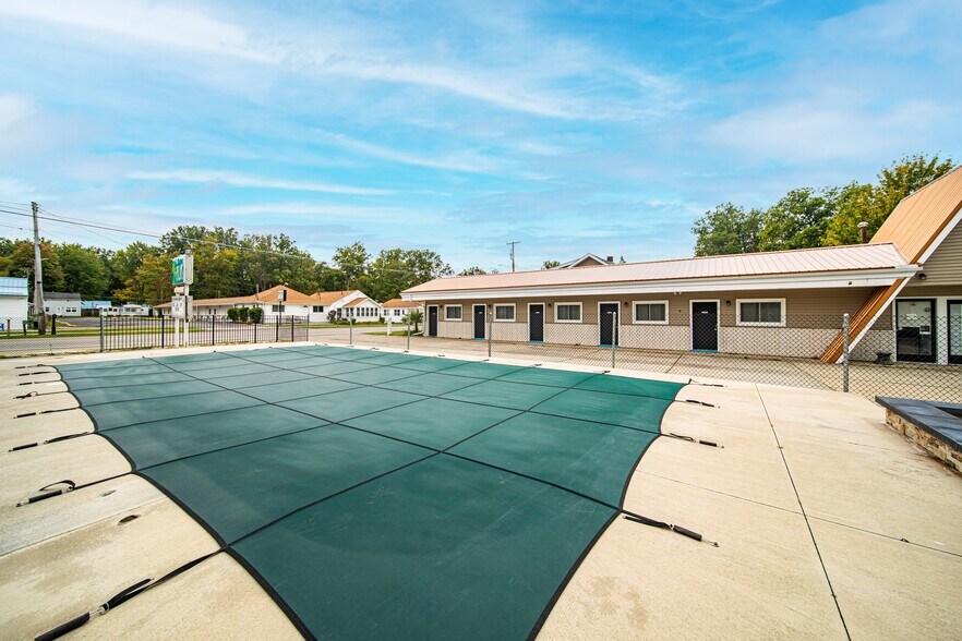 More Photos Of 5169 Lake Rd E, Geneva Hotel For Sale