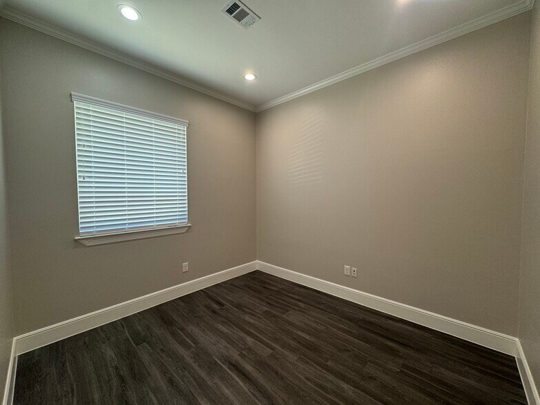 More Photos Of 17150 N Eldridge Pkwy, Tomball Medical For Sale