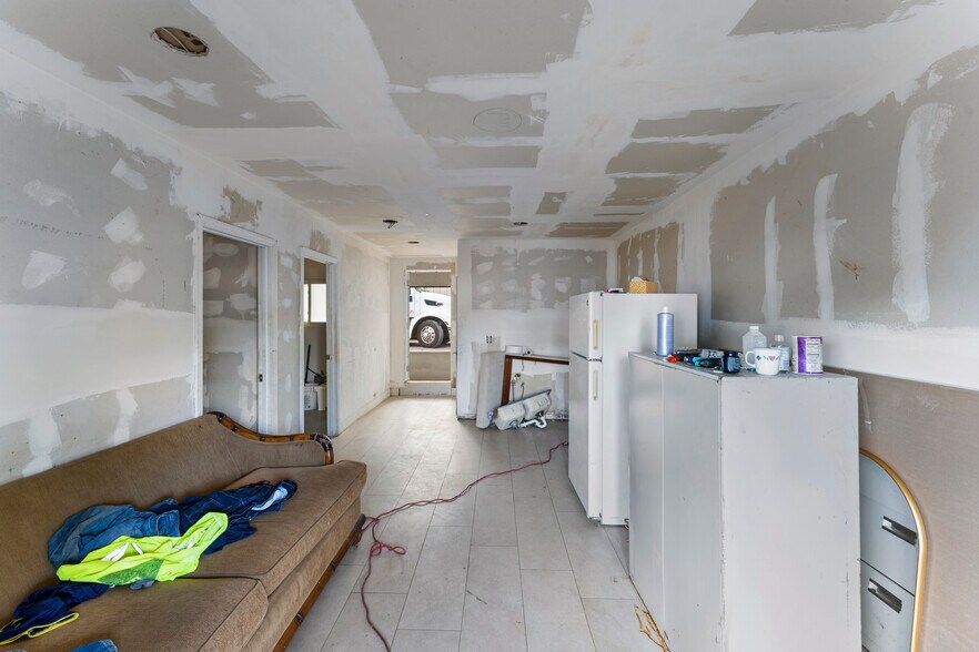 More Photos Of 5712 15th St, Bradenton Auto Dealership For Sale