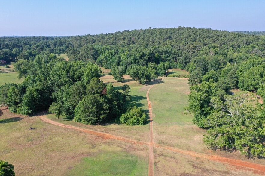 More Photos Of 2130 Country Club Rd, Palestine Golf Course Driving Range For Sale