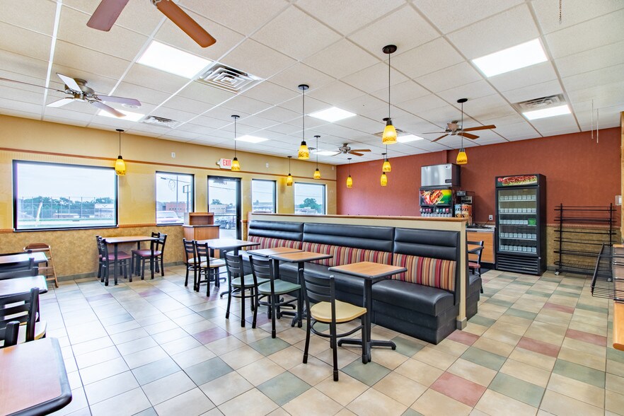 More Photos Of 407 S 4th St, Dunlap Storefront Retail Office For Lease