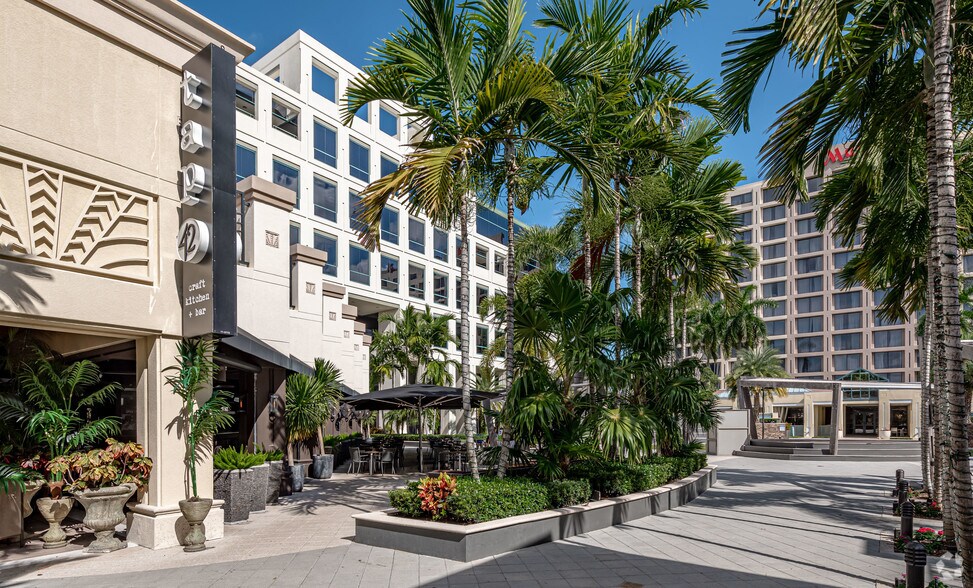 More Photos Of 5100 Town Center Cir, Boca Raton Office For Lease
