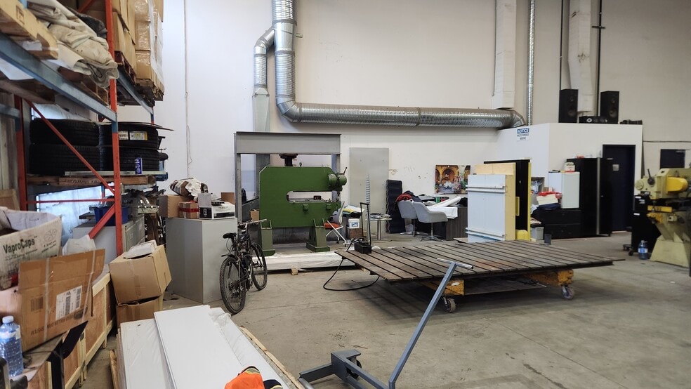 More Photos Of 9110 196A St, Langley Light Distribution For Lease