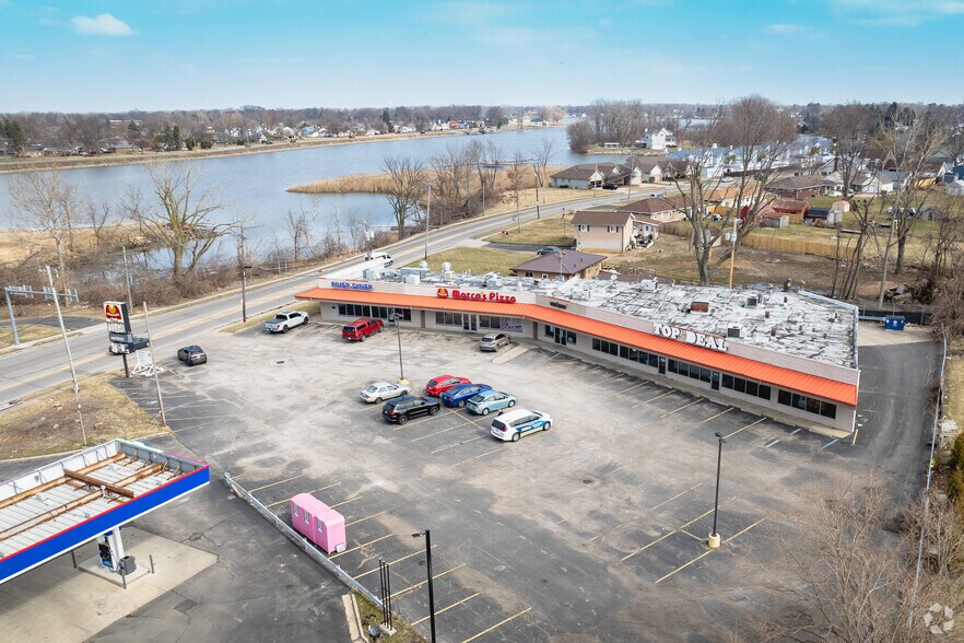 More Photos Of 2040 Ottawa River Rd, Toledo Freestanding For Sale