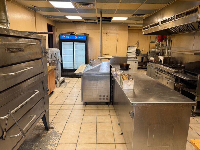 More Photos Of 908 River St, Troy Restaurant For Sale