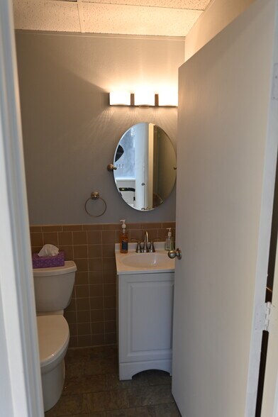 More Photos Of 7373 W Jefferson Ave, Lakewood Medical For Sale