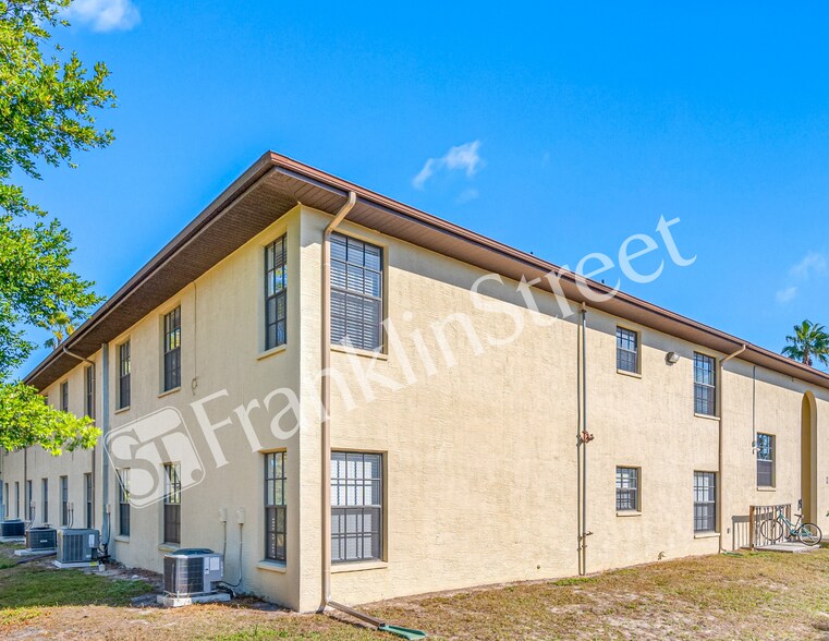 More Photos Of 10490 Chalmer St, Spring Hill Apartments For Sale