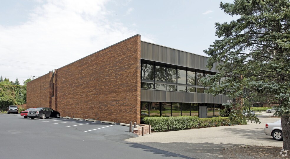 More Photos Of 838 W Long Lake Rd, Bloomfield Hills Office For Lease