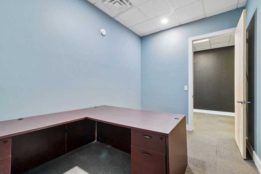 More Photos Of 2801-2805 Dr Martin Luther King Jr St N, Saint Petersburg Storefront Retail Office For Lease