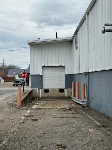 More Photos Of 230 Bridge St, Mooresville Warehouse For Lease