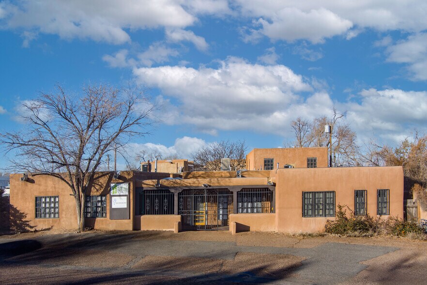 More Photos Of 1400 Maclovia Ln, Santa Fe Office Residential For Sale