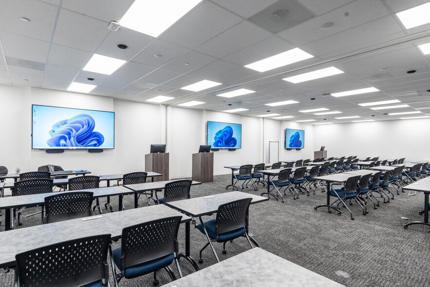More Photos Of 200-206 Welsh Rd, Horsham Township Research And Development For Lease