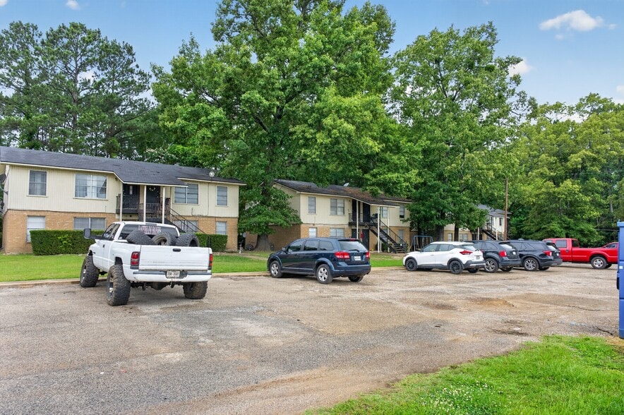 Primary Photo Of 1804 Baseball Loop, Diana Apartments For Sale