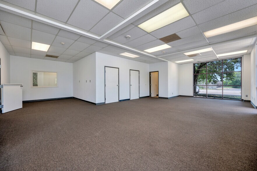 More Photos Of 132 El Chico Trl, Willow Park Medical For Sale