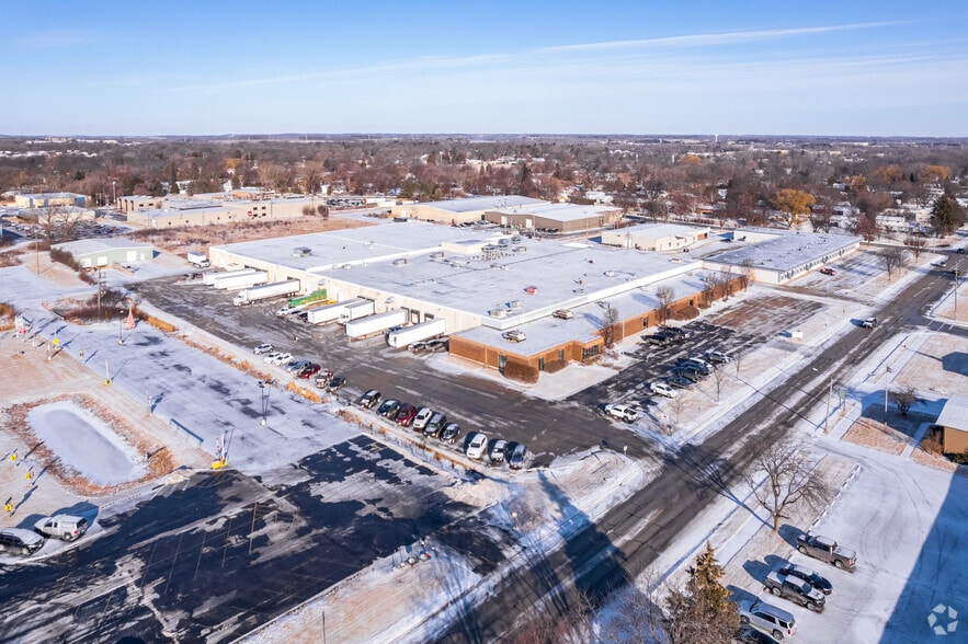More Photos Of 9009 N 51st St, Brown Deer Manufacturing For Sale