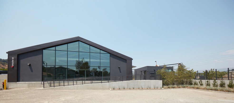More Photos Of 2427-2433 Birkdale St, Los Angeles Loft Creative Space For Lease