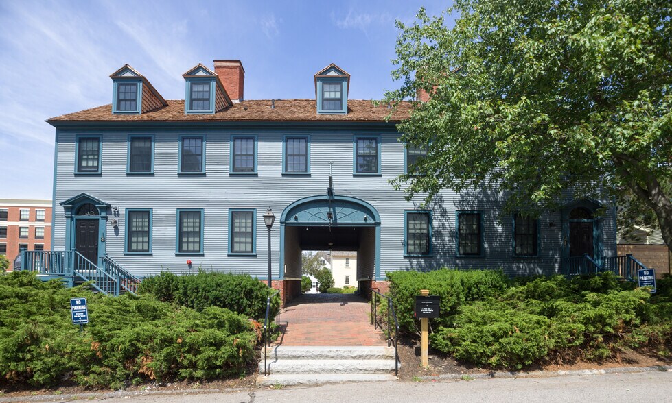 Primary Photo Of 409 The Hill, Portsmouth Hotel For Sale