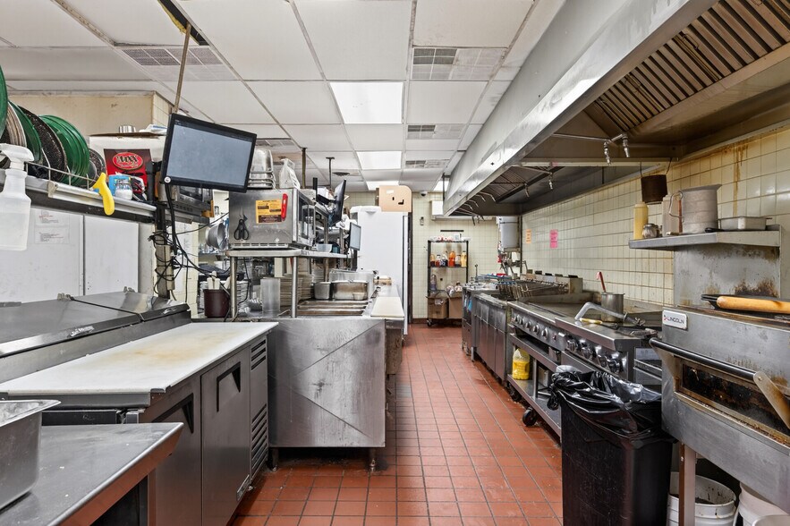 More Photos Of 17646 NE Central Ave, Ham Lake Restaurant For Sale