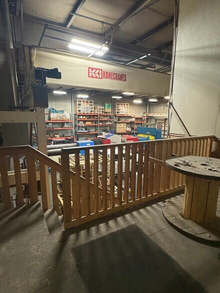 More Photos Of 4106-4112 S Commerce Dr, Murray Light Manufacturing For Lease