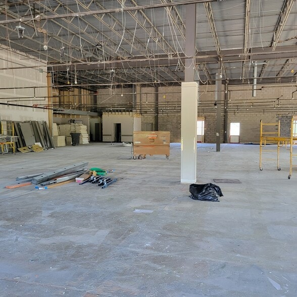 More Photos Of 900 Corporate Blvd, Newburgh Light Distribution For Lease