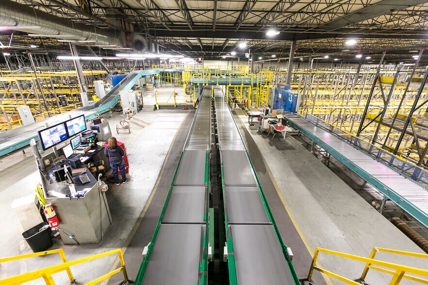 More Photos Of 1700 Schuster Rd, Delano Distribution For Lease