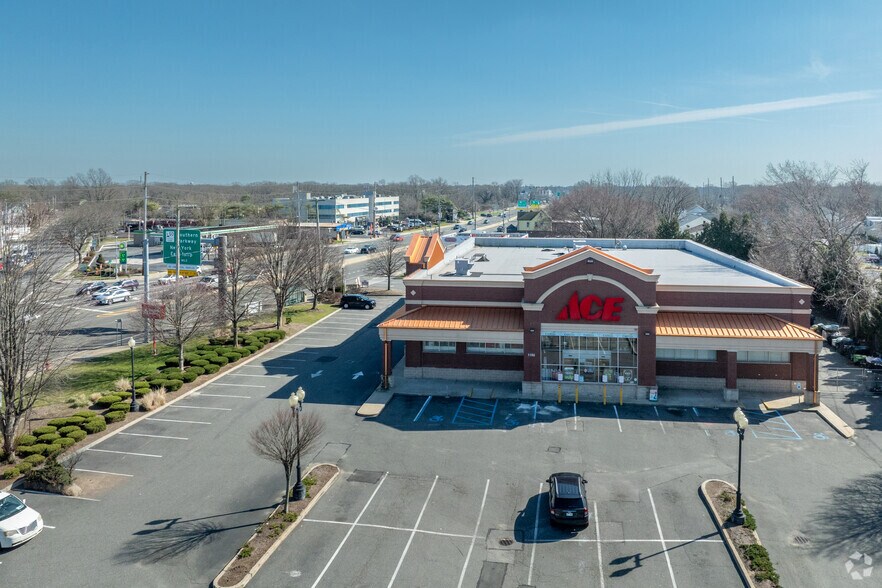 More Photos Of 1102 Broadhollow Rd, East Farmingdale Freestanding For Lease