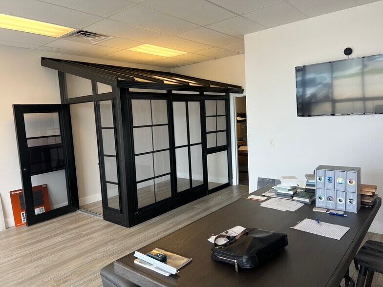 More Photos Of 4331 Conestoga Dr, Springfield Unknown For Lease