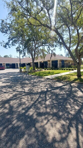 More Photos Of 301 East Lake Woodlands Pkwy, Oldsmar Medical For Lease