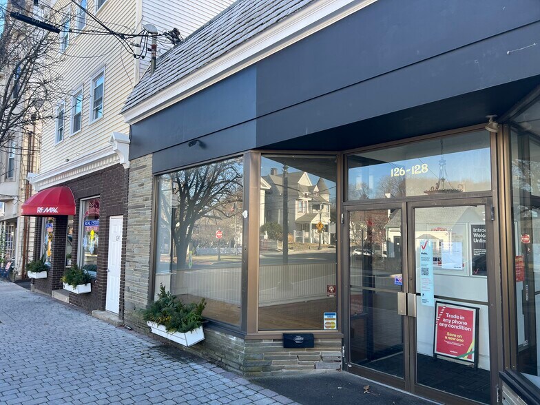 Primary Photo Of 126 Greenwood Ave, Bethel Storefront Retail Office For Lease