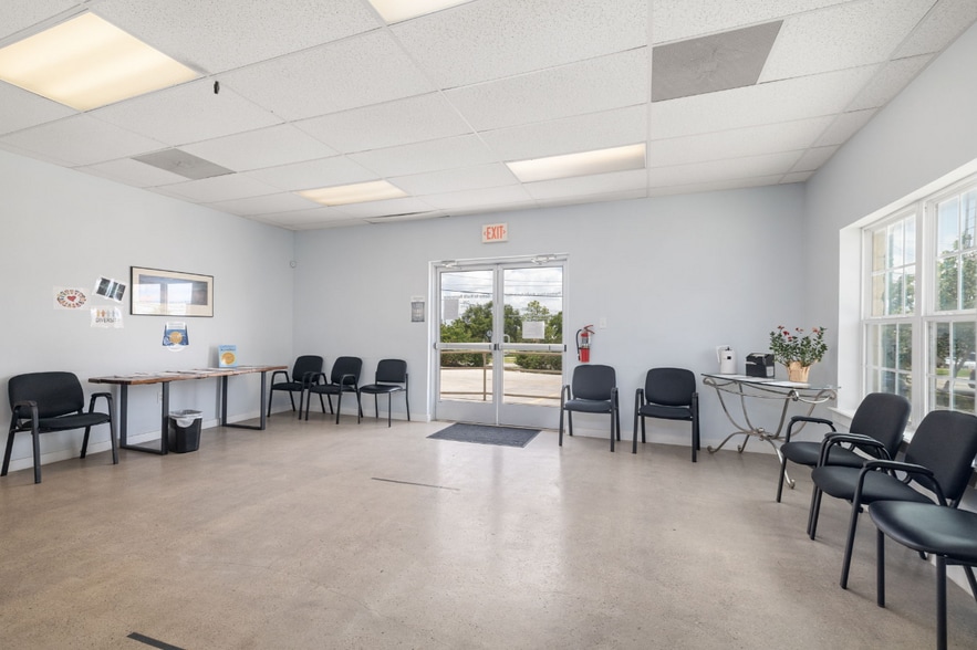 More Photos Of 3251 Harry Wurzbach Rd, San Antonio Medical For Sale